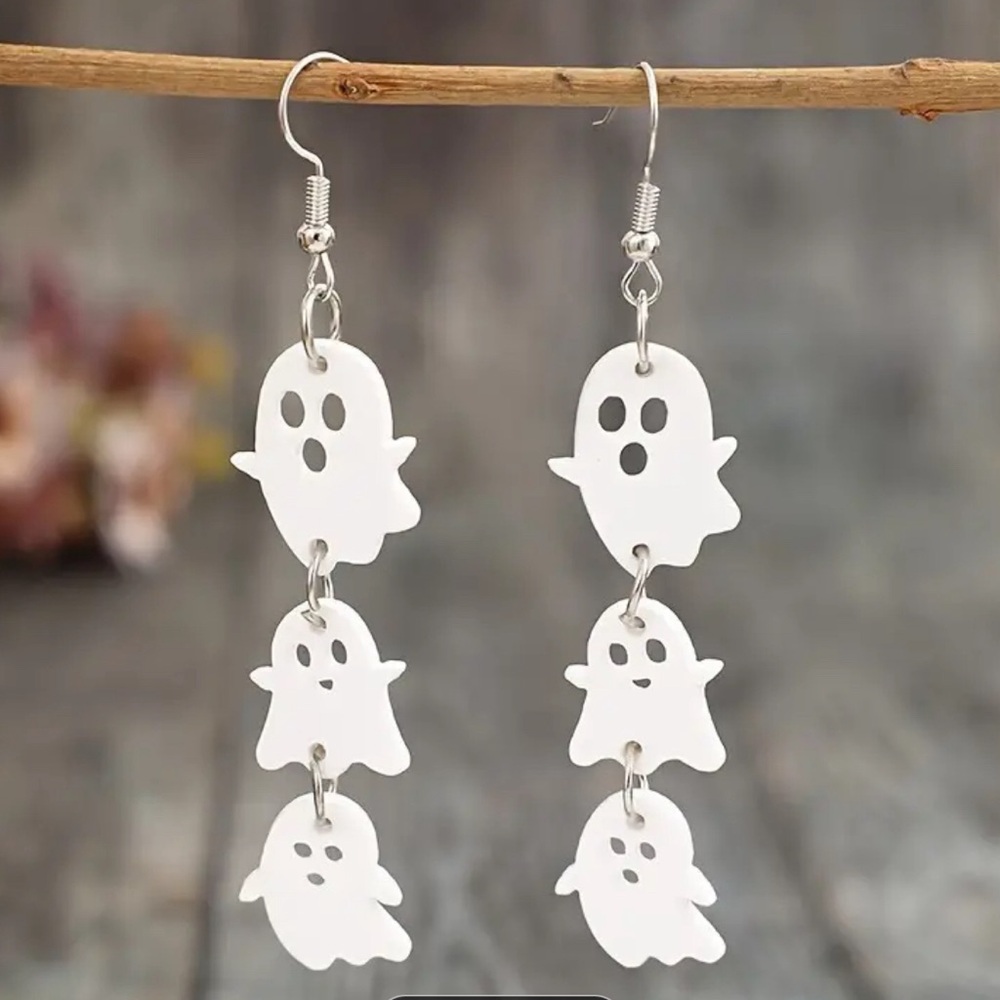 NWT CHIC GHOST EARRINGS e